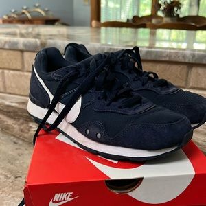 Nike venture runner W8.5/ M7